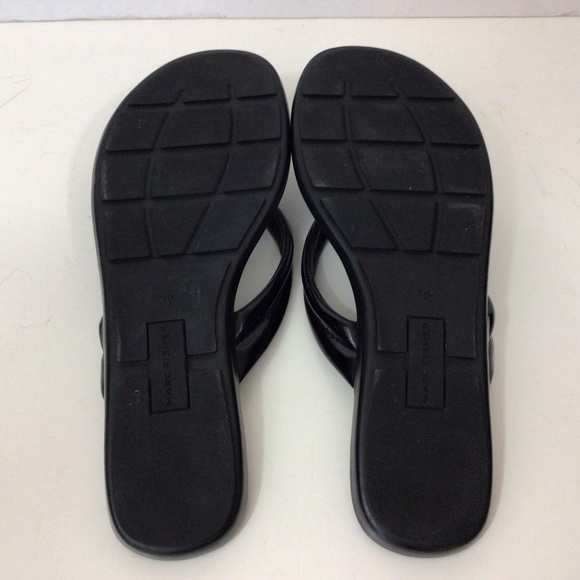 Marc Fisher Black Thong Sandals, 7 1/2M - Picture 4 of 8